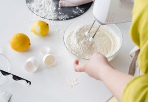 mixing cake lemon