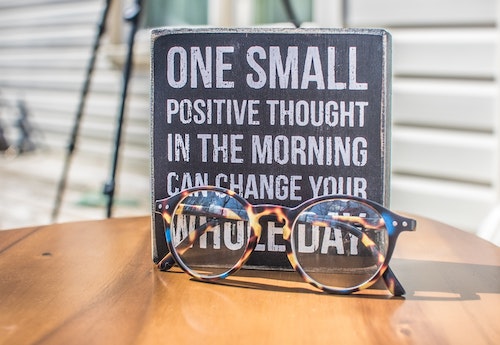 quote sign glasses