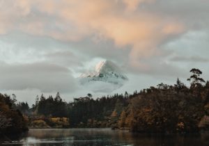 山 mountain lake clouds